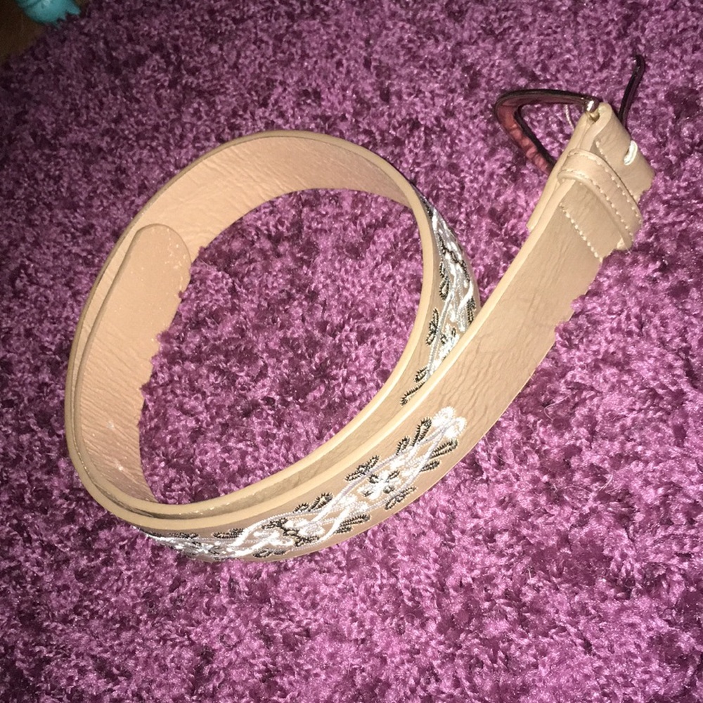 Detailed leather belt